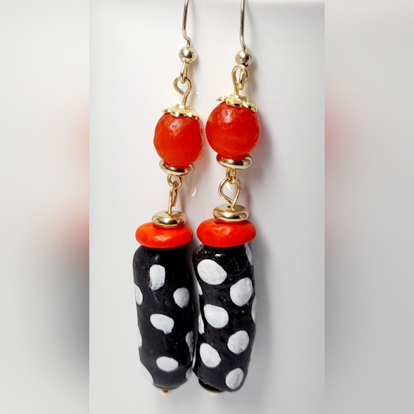 New handmade dangle bead earrings - Picture 2 of 4